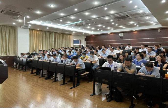 中国建材集团总会计师后备人才研修班在我校顺利举办