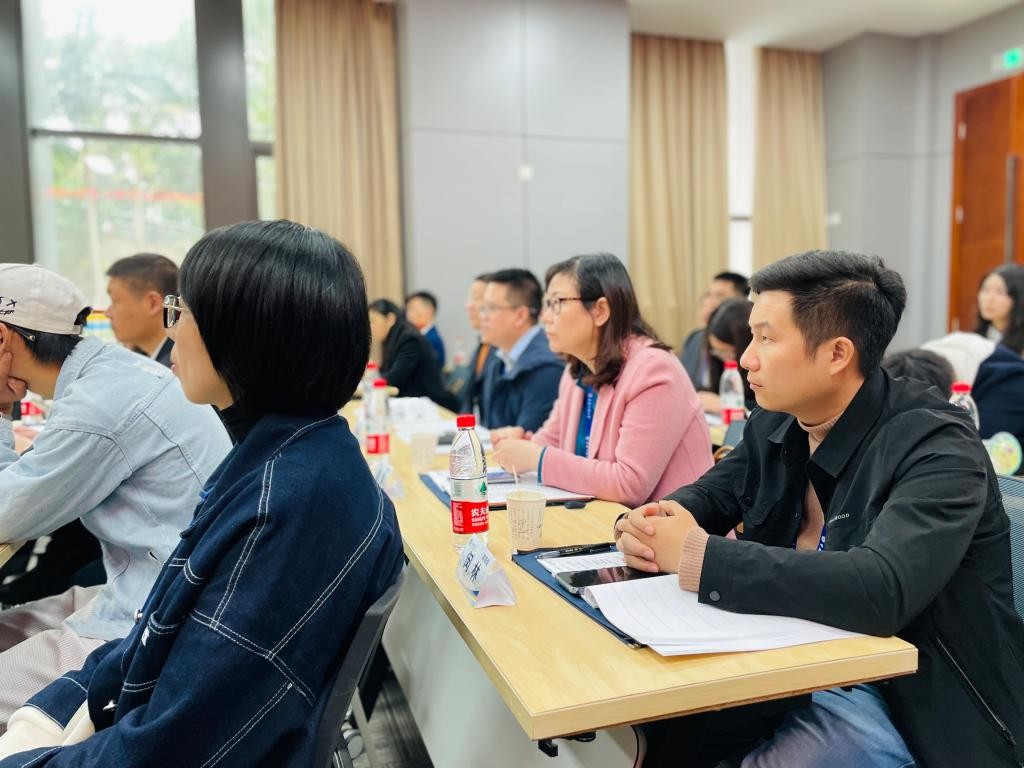 继续教育学院民营经济高级经营管理人才培训班顺利举行